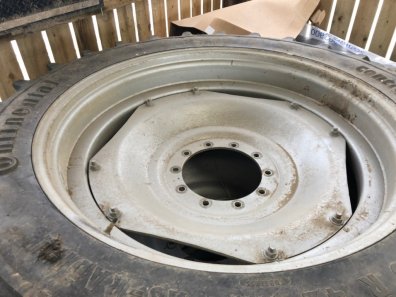 4x 300/95/42 Continental tyres, fitted to JCB 4220 row crop wheels