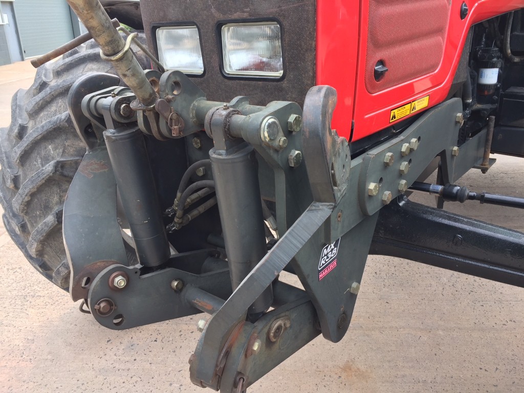 MX front linkage to fit Massey Ferguson 6200 series tractors, 3.8 ton lift capacity, removed from tractor with under 4000hrs
