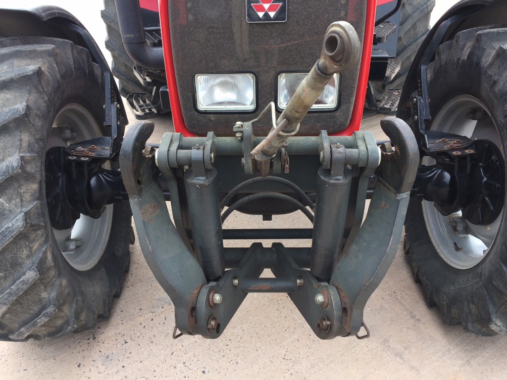 MX front linkage to fit Massey Ferguson 6200 series tractors, 3.8 ton lift capacity, removed from tractor with under 4000hrs
