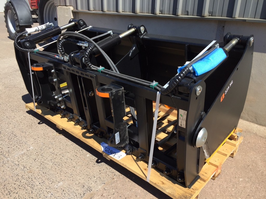 new Quicke 225 Shear grab, 7ft 6 wide, pin and cone brackets, three ram