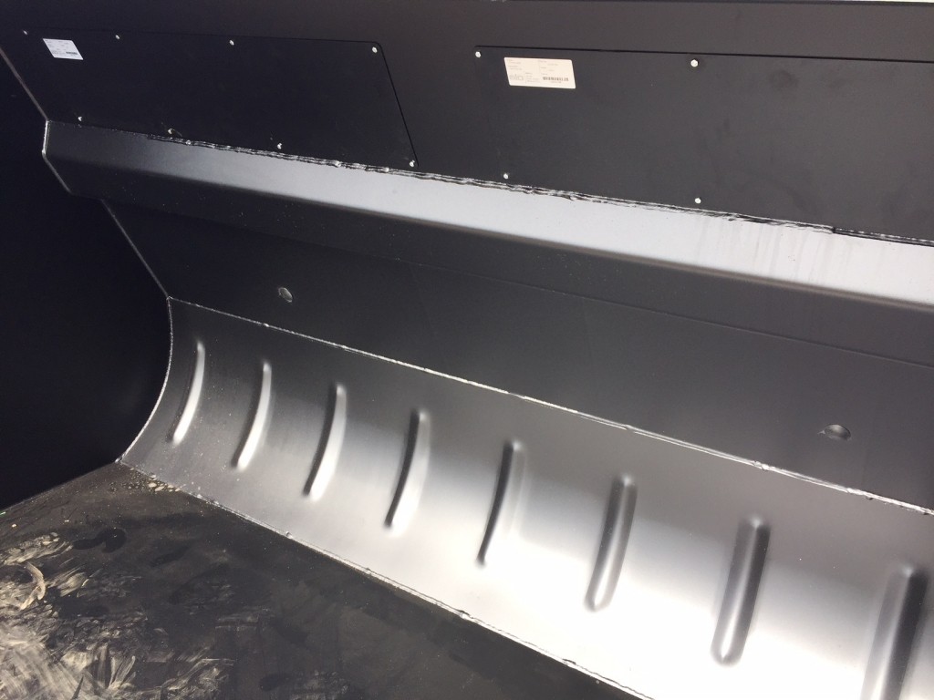 Quicke 240XV bucket, bolt on pin and cone brackets, 8ft wide, grill guards, this bucket will hold approx 2350kg of wheat