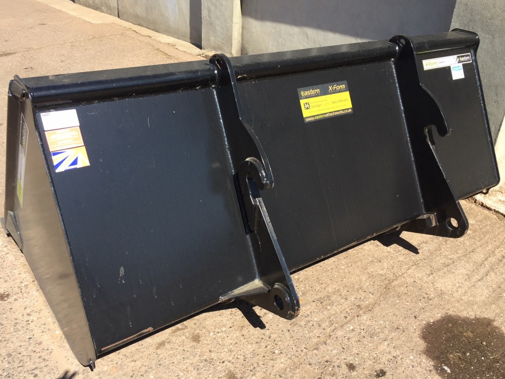 Cherry products bucket, Kramer/Scorpion brackets, 7ft6 wide, 1.5 cubic capacity, very little use