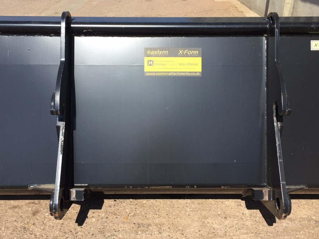 Cherry products bucket, Kramer/Scorpion brackets, 7ft6 wide, 1.5 cubic capacity, very little use