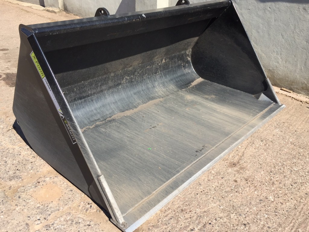 Cherry products bucket, Kramer/Scorpion brackets, 7ft6 wide, 1.5 cubic capacity, very little use