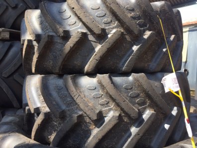 2x 620/70/42 + 2x 480/70/30 BKT tyres, 70% tread, slight stone cut