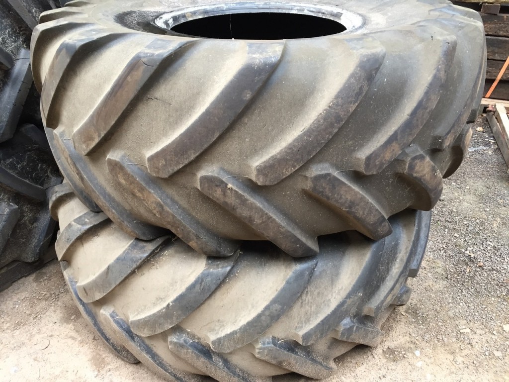 2 x 620/75/26 Michelin 35% tyres