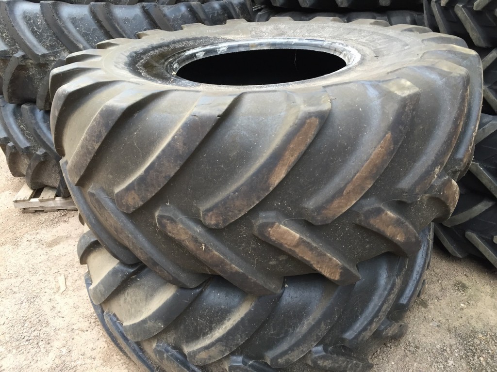 2 x 620/75/26 Michelin 35% tyres