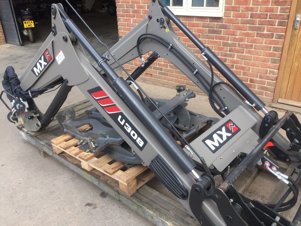 MX U308 loader, 2017, Fendt brackets and valve for Fendt 211, Euro carriage, third service, multi dock, this loader came off a 2017 Fendt 211 that had done  less than 300 hours and in as new