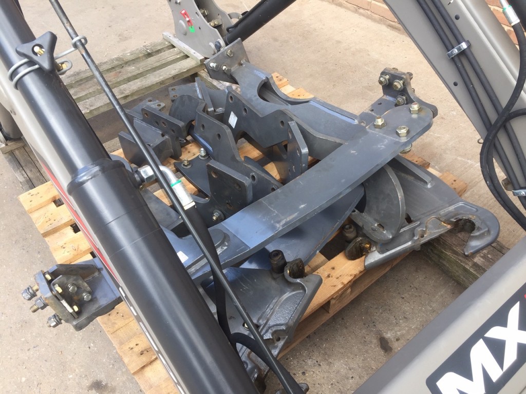 MX U308 loader, 2017, Fendt brackets and valve for Fendt 211, Euro carriage, third service, multi dock, this loader came off a 2017 Fendt 211 that had done  less than 300 hours and in as new