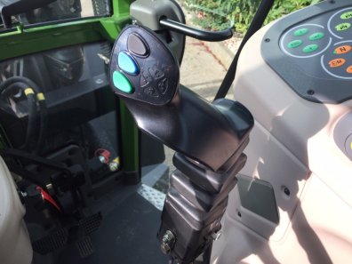 MX U308 loader, 2017, Fendt brackets and valve for Fendt 211, Euro carriage, third service, multi dock, this loader came off a 2017 Fendt 211 that had done  less than 300 hours and in as new