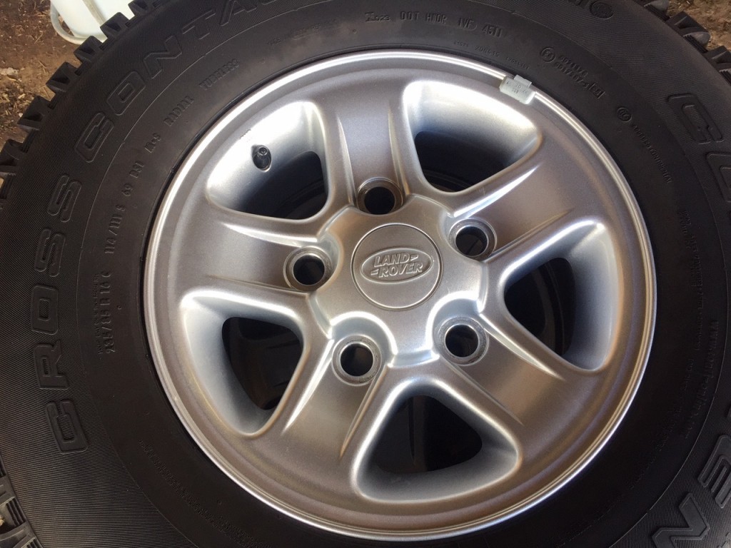 5x Land Rover alloy wheels, 16 inch Boost alloy wheels fitted with 235/85/16 Continental tyres, as new