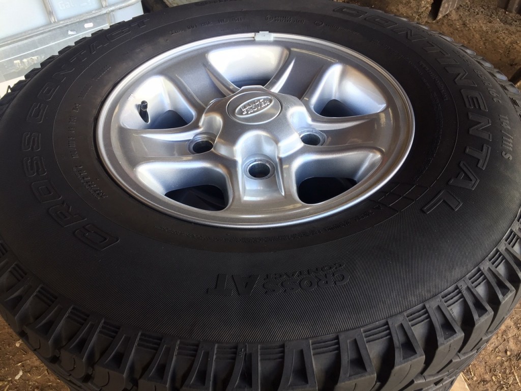 5x Land Rover alloy wheels, 16 inch Boost alloy wheels fitted with 235/85/16 Continental tyres, as new