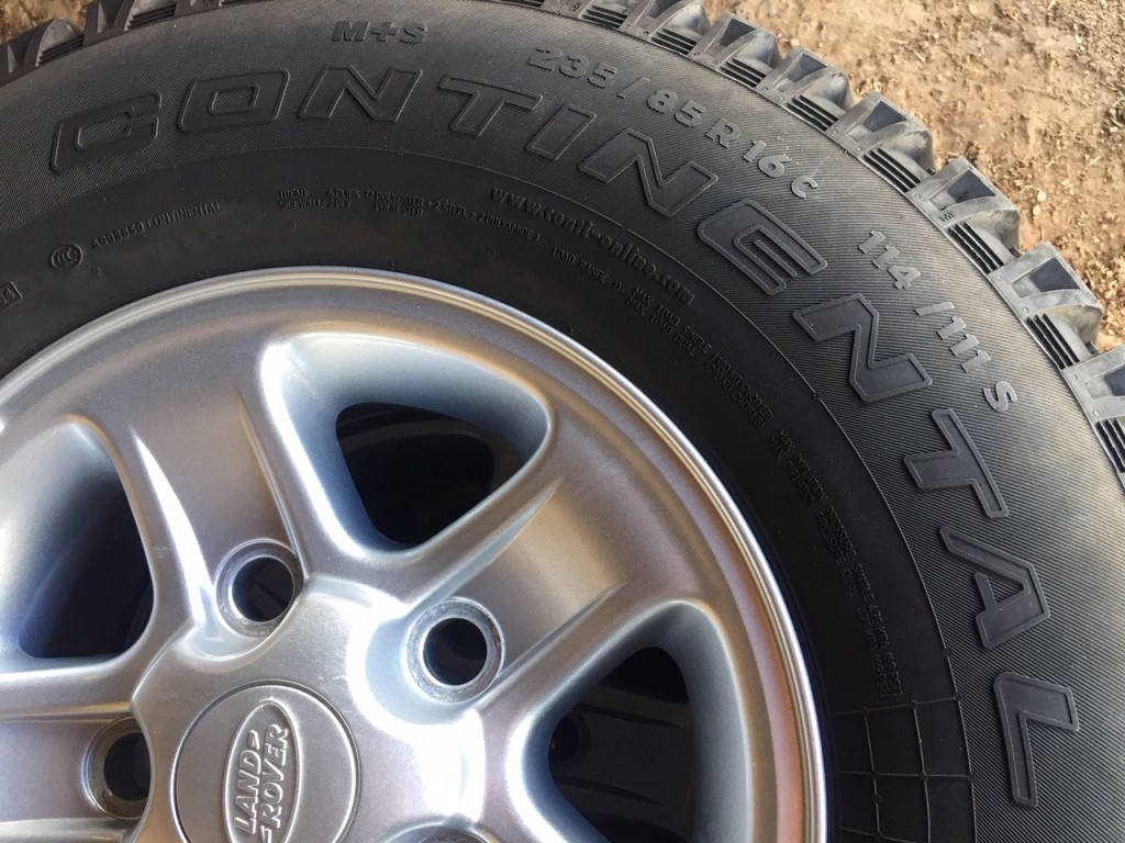 5x Land Rover alloy wheels, 16 inch Boost alloy wheels fitted with 235/85/16 Continental tyres, as new