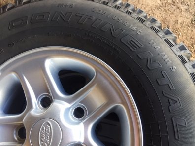 5x Land Rover alloy wheels, 16 inch Boost alloy wheels fitted with 235/85/16 Continental tyres, as new
