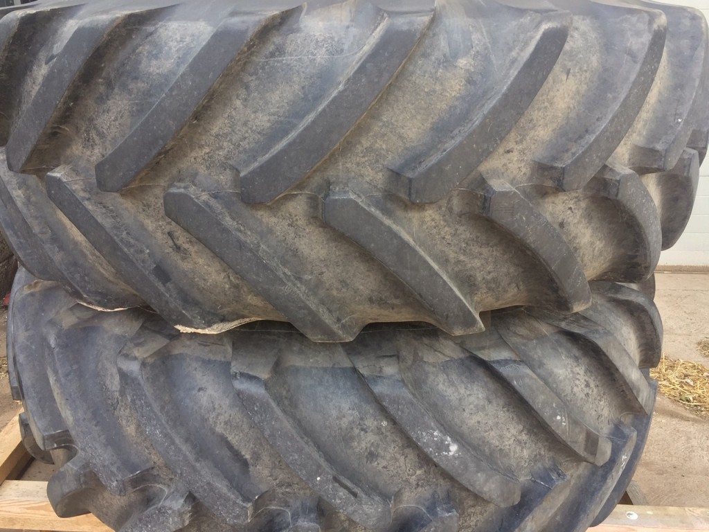 4x 710/85/38 Michelin Axiobib tyres 90%, fitted to Claas Xerion 5000 wheels