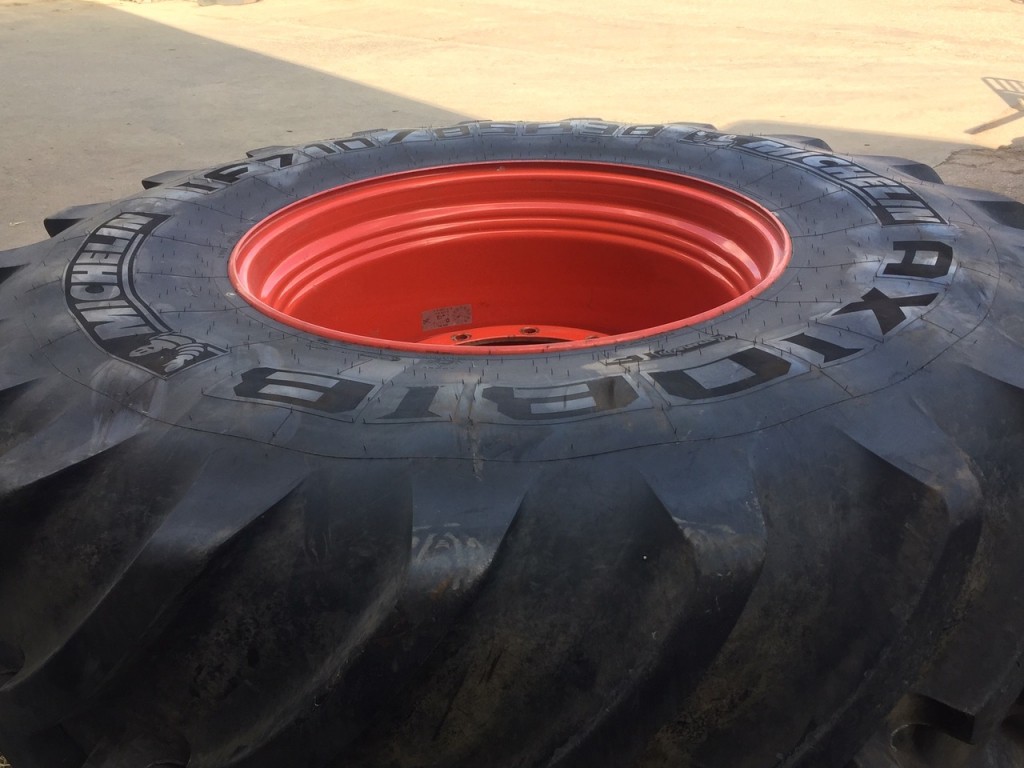 4x 710/85/38 Michelin Axiobib tyres 90%, fitted to Claas Xerion 5000 wheels