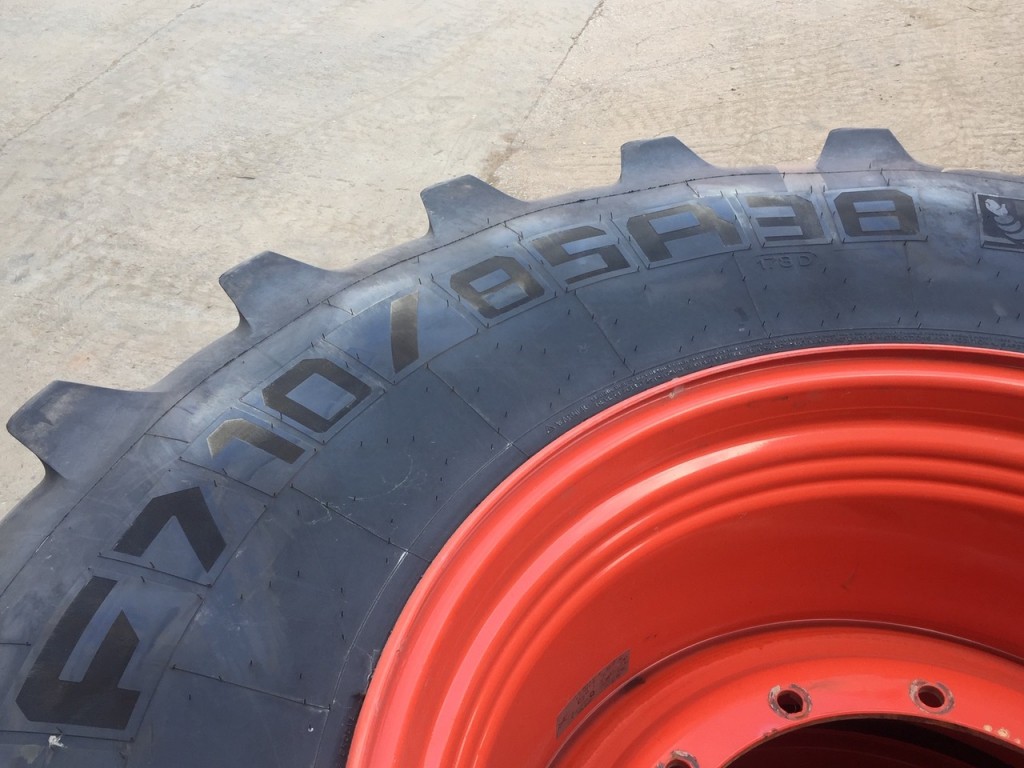 4x 710/85/38 Michelin Axiobib tyres 90%, fitted to Claas Xerion 5000 wheels
