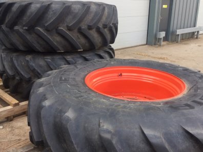 4x 710/85/38 Michelin Axiobib tyres 90%, fitted to Claas Xerion 5000 wheels