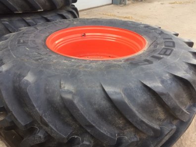 4x 710/85/38 Michelin Axiobib tyres 90%, fitted to Claas Xerion 5000 wheels