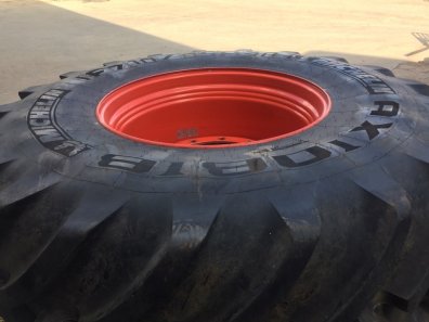 4x 710/85/38 Michelin Axiobib tyres 90%, fitted to Claas Xerion 5000 wheels