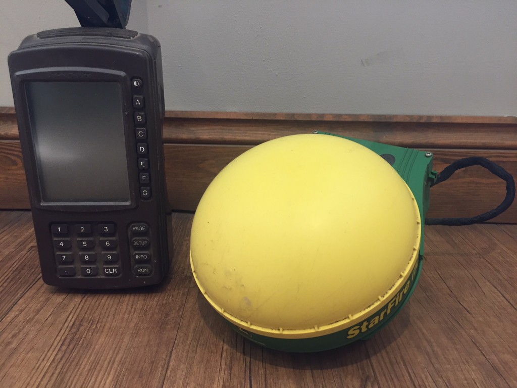 John Deere ITC receiver complete with GSD4 screen, good condition