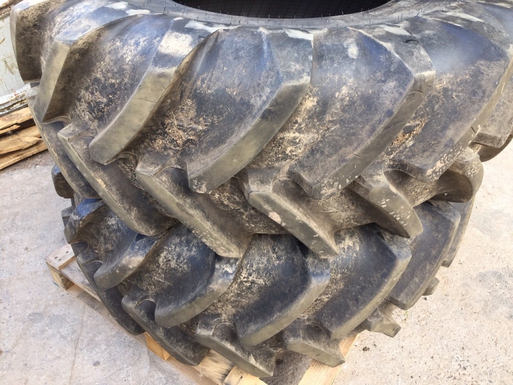 2x 18.4/38 70% + 2x 16.9/24 85% Michelin tyres