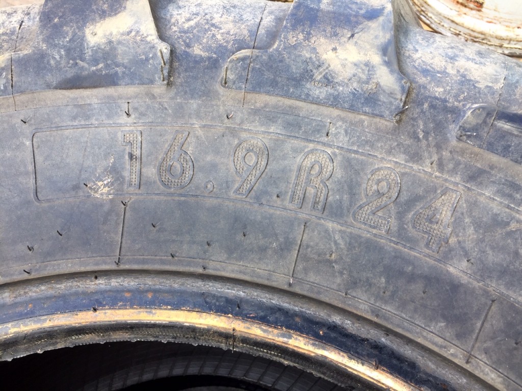 2x 18.4/38 70% + 2x 16.9/24 85% Michelin tyres