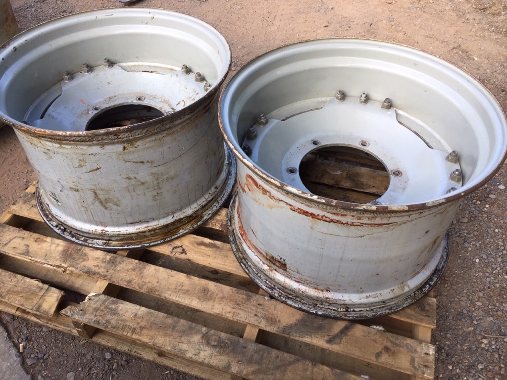 2x 20/38 rear solid wheels + 2x 15/28 adjustable front wheels,, these wheels are from a Massey Ferguson tractor but will fit other makes