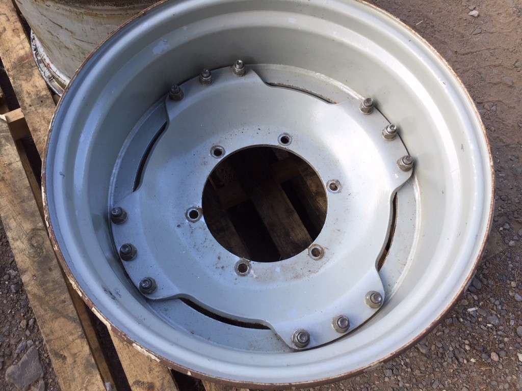 2x 20/38 rear solid wheels + 2x 15/28 adjustable front wheels,, these wheels are from a Massey Ferguson tractor but will fit other makes