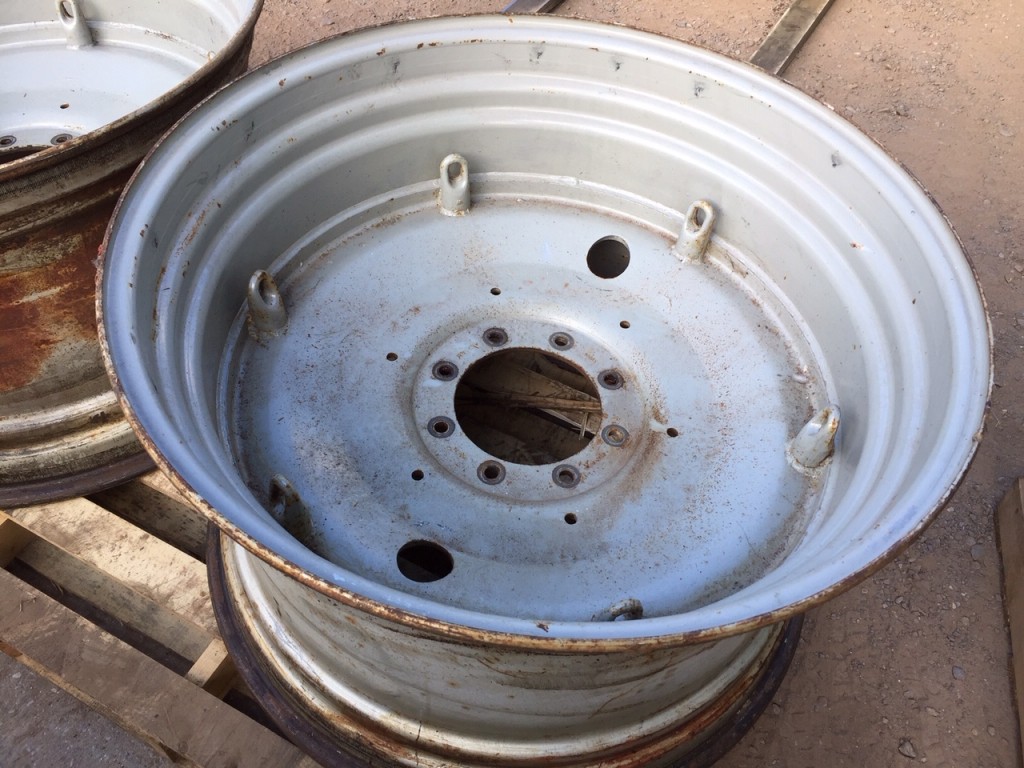 2x 20/38 rear solid wheels + 2x 15/28 adjustable front wheels,, these wheels are from a Massey Ferguson tractor but will fit other makes