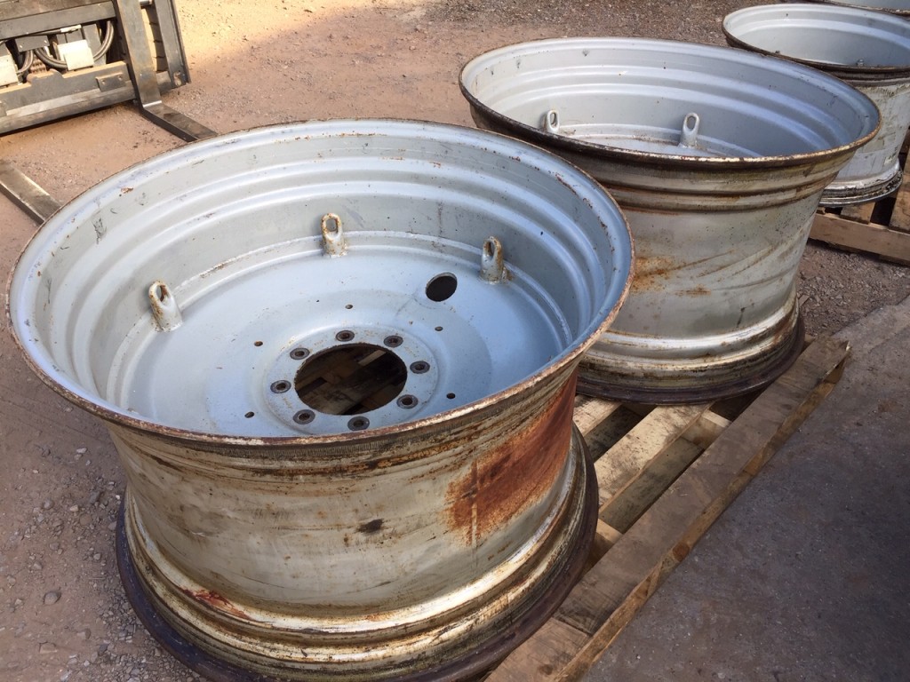 2x 20/38 rear solid wheels + 2x 15/28 adjustable front wheels,, these wheels are from a Massey Ferguson tractor but will fit other makes