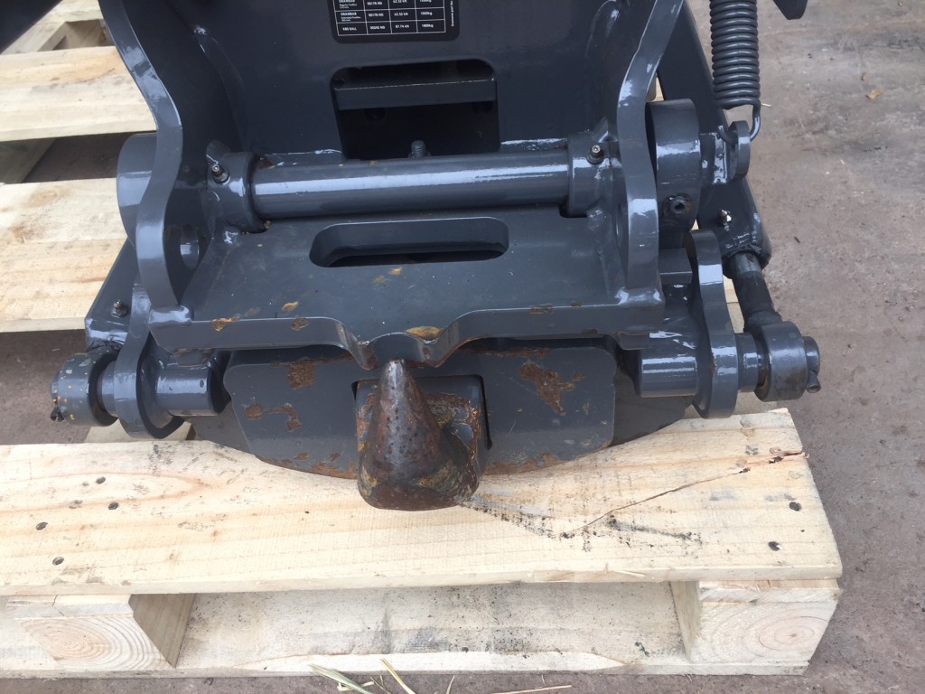 Valtra N174 pick up hitch, hydraulic Push out, removed from 2018 low hour tractor
