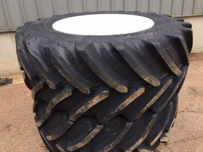 2x 710/60/42 + 2x 600/60/30 new BKT tyres, fitted to New Holland rims