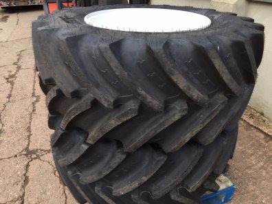 2x 710/60/42 + 2x 600/60/30 new BKT tyres, fitted to New Holland rims