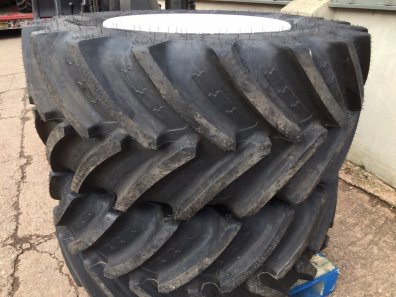 2x 710/60/42 + 2x 600/60/30 new BKT tyres, fitted to New Holland rims