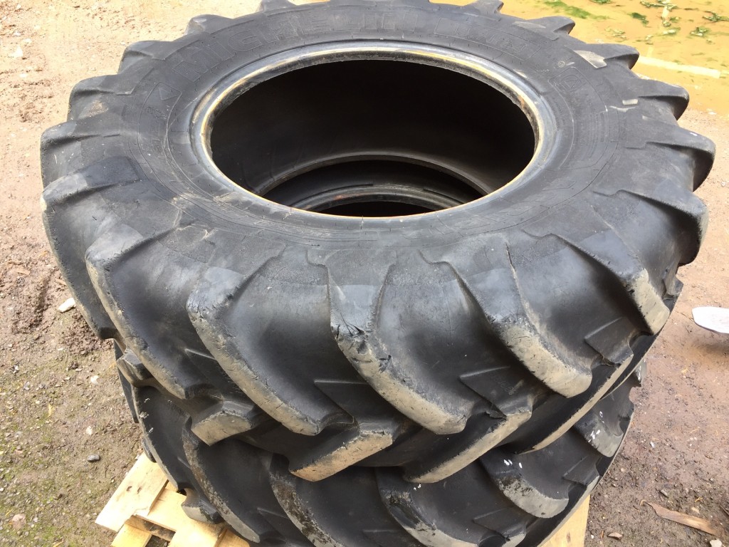 2x 14.9/24 Michelin tyres