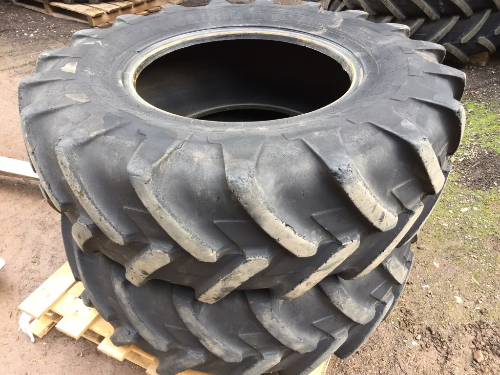 2x 14.9/24 Michelin tyres