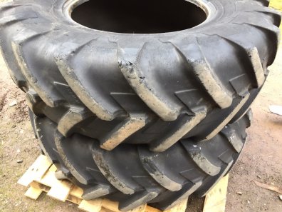 2x 14.9/24 Michelin tyres