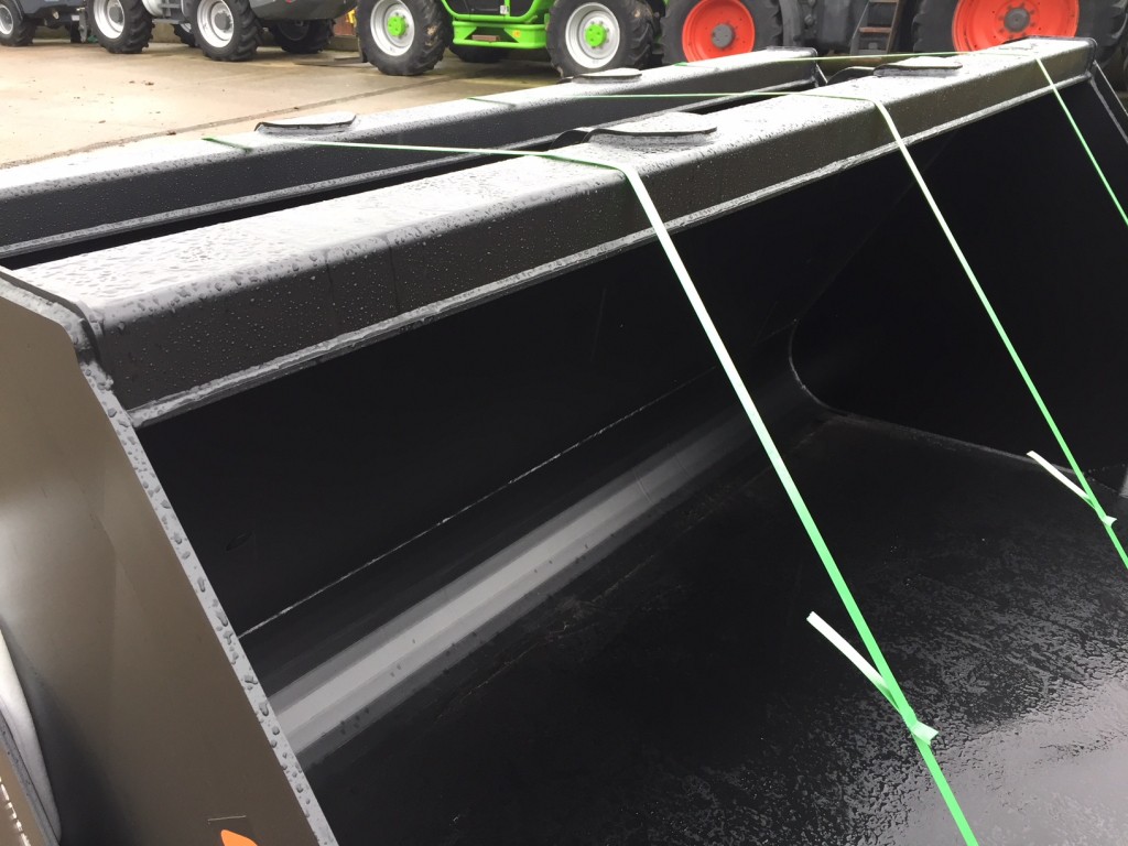 Quicke 2023HDX bucket, new, Manitou brackets, 7ft 6 wide, this bucket will hold approximately 1450kg of wheat