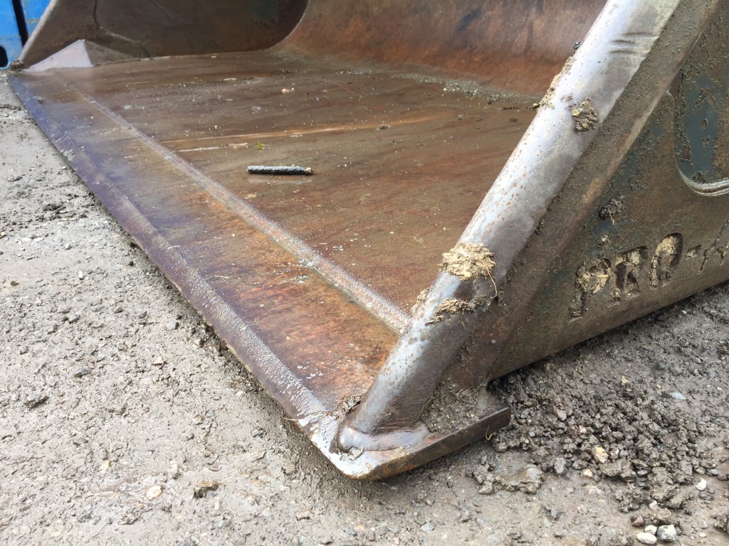 used Strimech Pro ag BKT15-76 bucket, pin and cone hooks, solid condition, this bucket will hold approximately 800kg of wheat