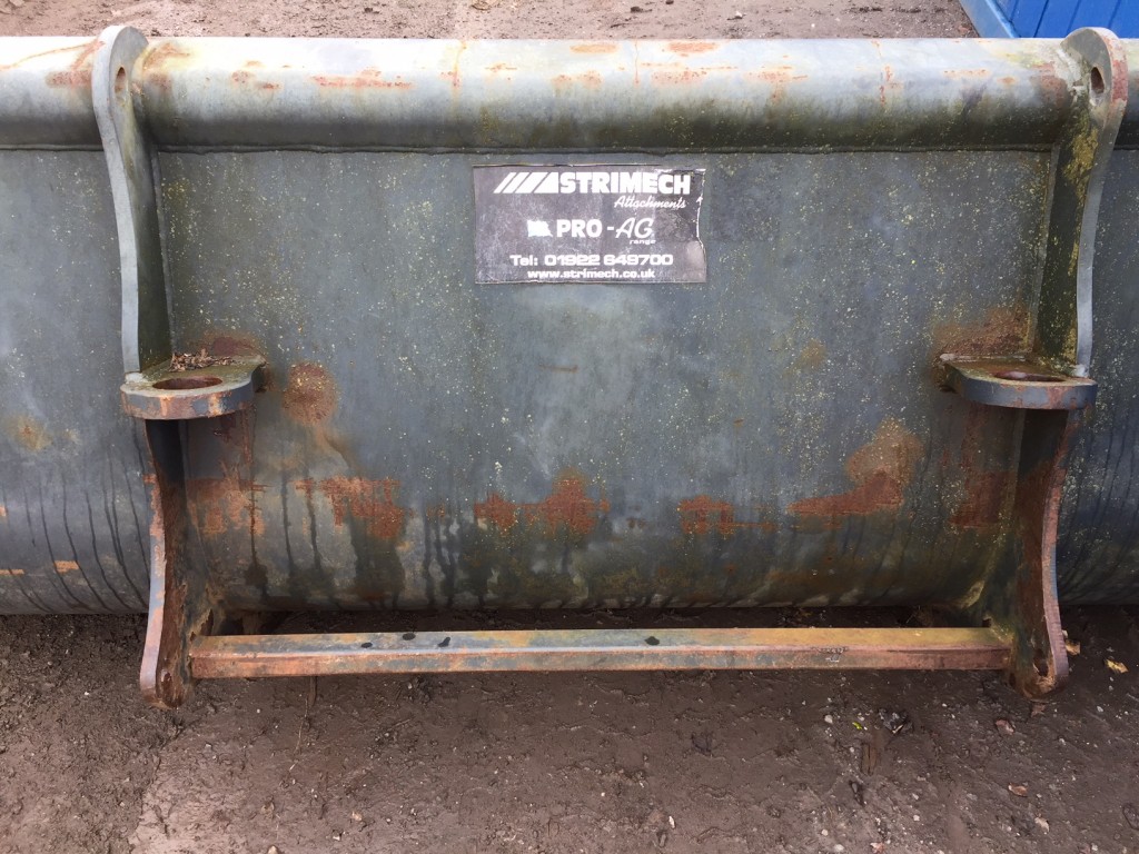 used Strimech Pro ag BKT15-76 bucket, pin and cone hooks, solid condition, this bucket will hold approximately 800kg of wheat