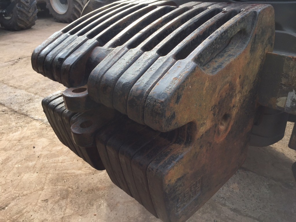 10x Massey Ferguson 55kg wafer weights plus 1x centre tow weight, good condition