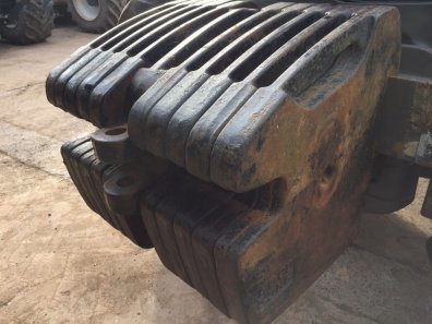 10x Massey Ferguson 55kg wafer weights plus 1x centre tow weight, good condition
