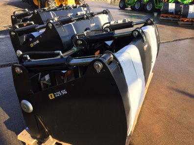 new Quicke Alo 225 silage shear grabs, 7ft cutting width, three ram, choice of brackets