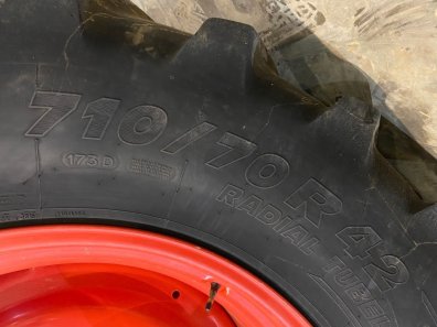 2x 710/70/42 30% Michelin tyres, fitted to Fendt wheels