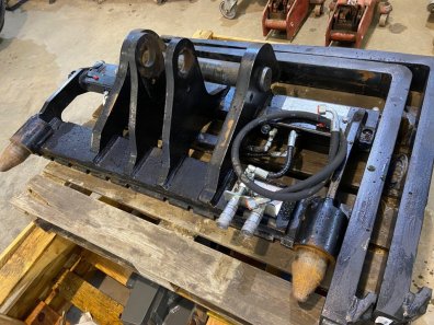 JCB 320S pin and cone carriage C/W hydraulic locking and pallet forks, taken off 2019 machine, as new