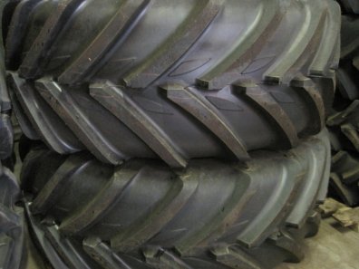 new set of 710/60/42 + 600/60/30 Michelin wheels and tyres to fit Fendt 820