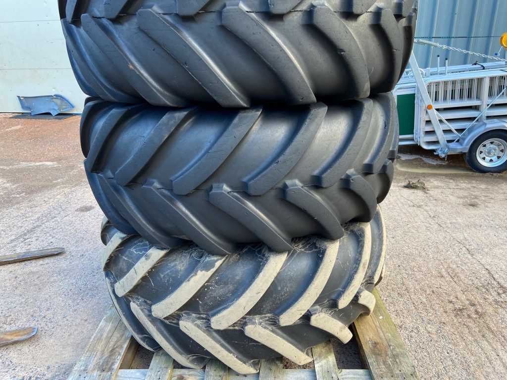 4x 620/76/26 Michelin tyres 75%, taken off JCB 435S loading shovel