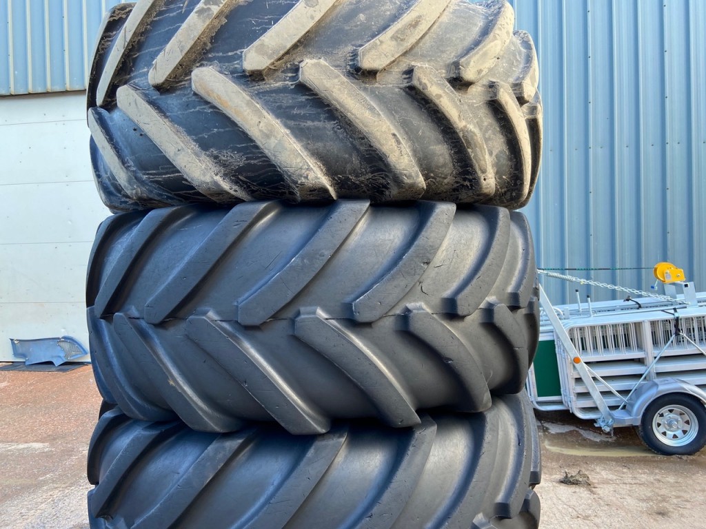 4x 620/76/26 Michelin tyres 75%, taken off JCB 435S loading shovel