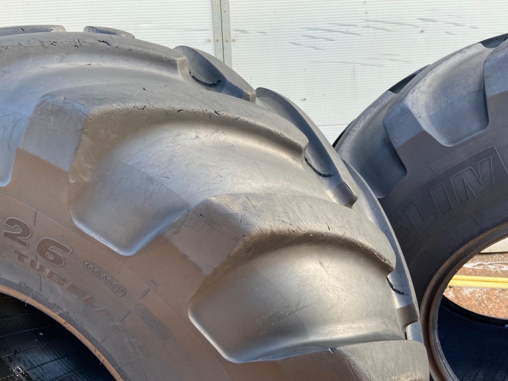 4x 620/76/26 Michelin tyres 75%, taken off JCB 435S loading shovel